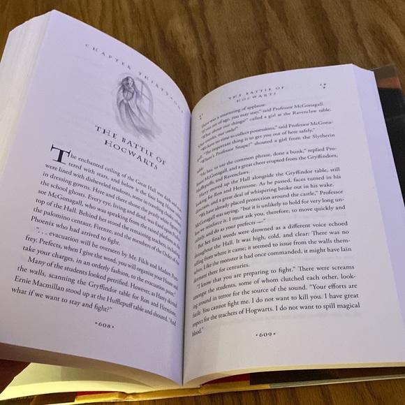 Harry Potter And the Deathly Hallows thick Hardback Book 1st Edition 2007 - Picture 5 of 6